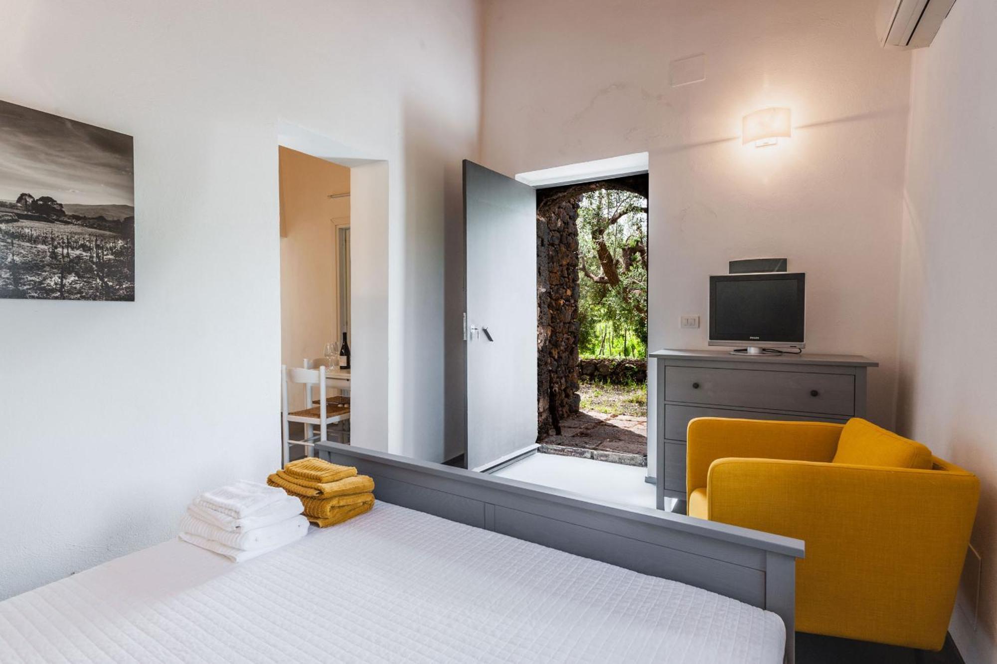 Terrazze Dell'Etna - Country Rooms And Apartments Рандаццо Екстер'єр фото