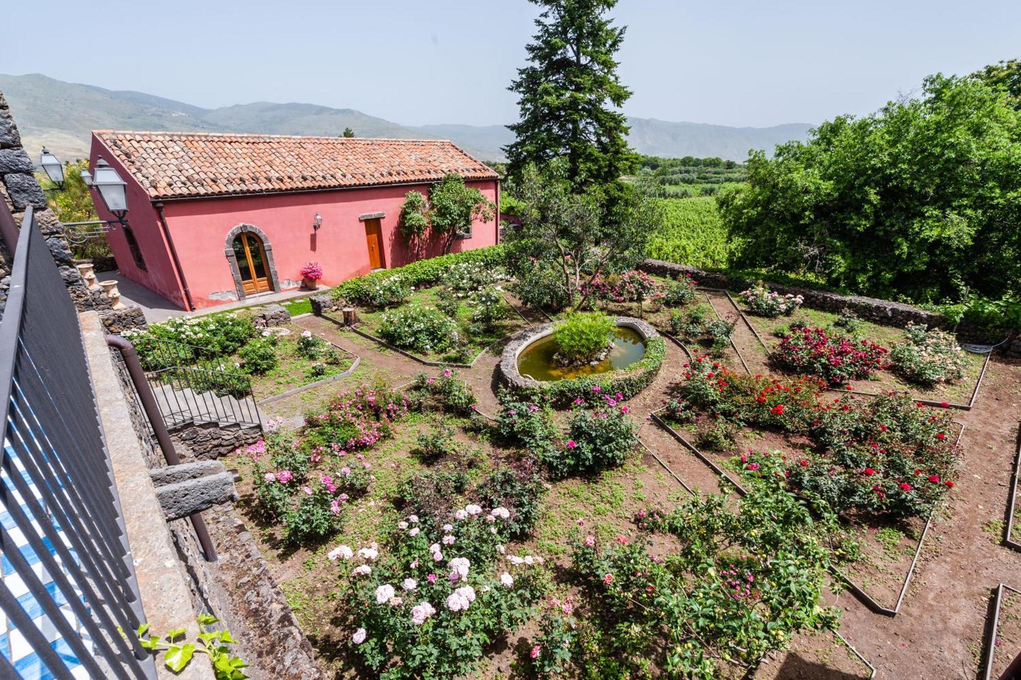 Terrazze Dell'Etna - Country Rooms And Apartments Рандаццо Екстер'єр фото